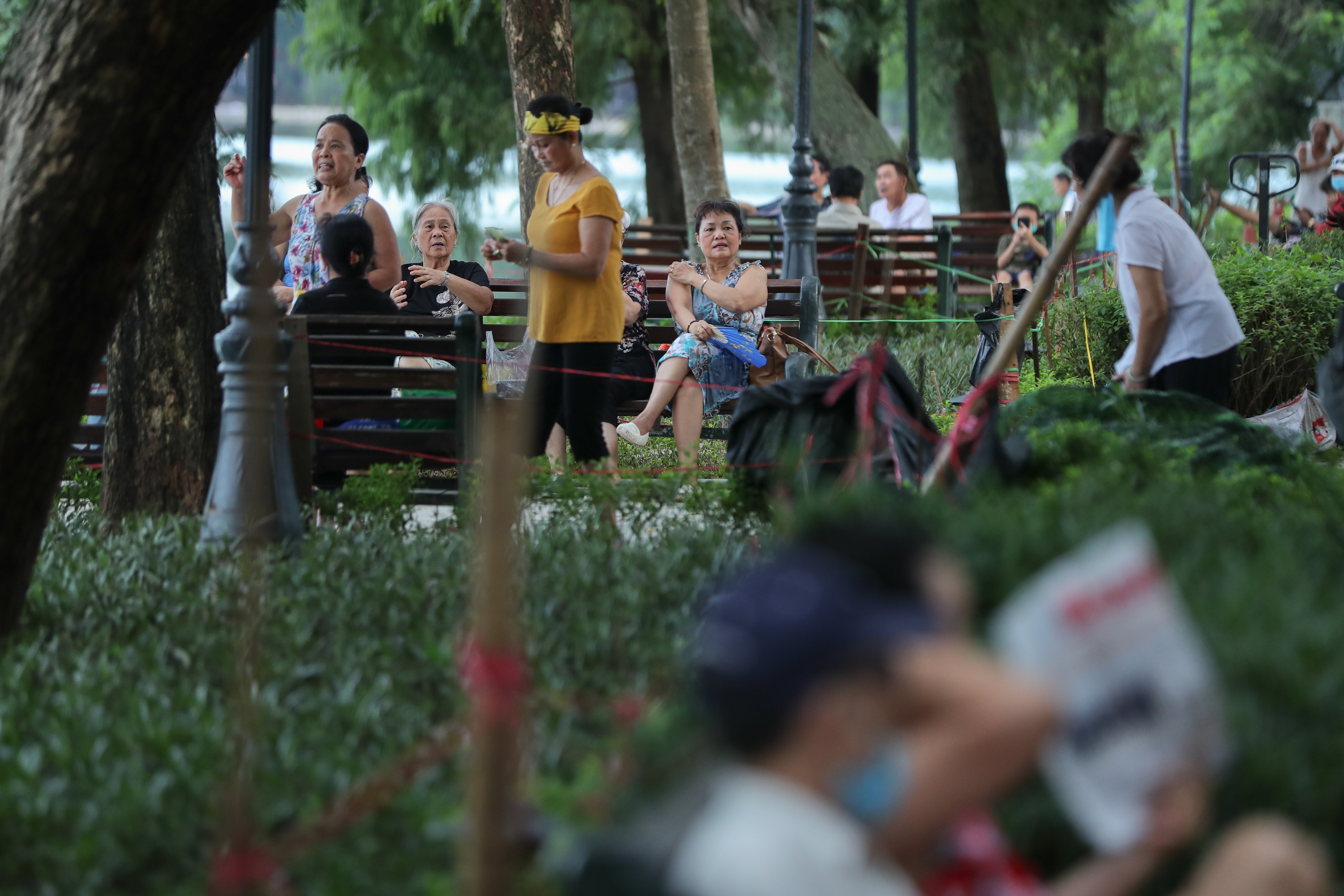 Nhiều người Hà Nội đang quá chủ quan trước dịch Covid-19 - 11 Nhiều người Hà Nội đang quá chủ quan trước dịch Covid-19 - 11