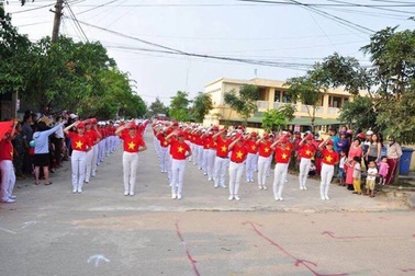 Hà Tĩnh: Hơn 500 học sinh trình diễn dân vũ đường phố