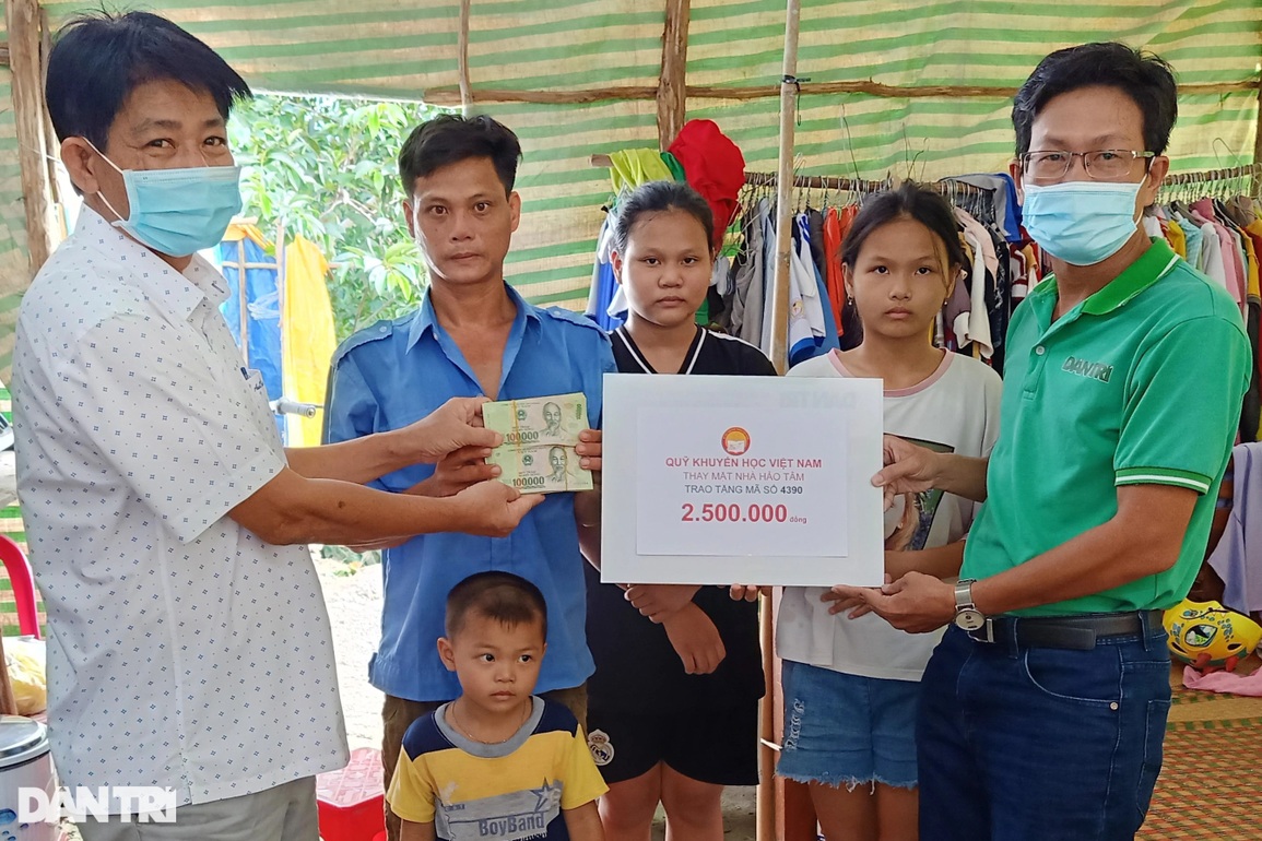 Bạn đọc giúp cảnh cha bệnh, 3 con thơ nguy cơ thất học hơn 74 triệu đồng - 2 Bạn đọc giúp cảnh cha bệnh, 3 con thơ nguy cơ thất học hơn 74 triệu đồng - 2