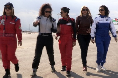 Họ xinh đẹp và đam mê tốc độ