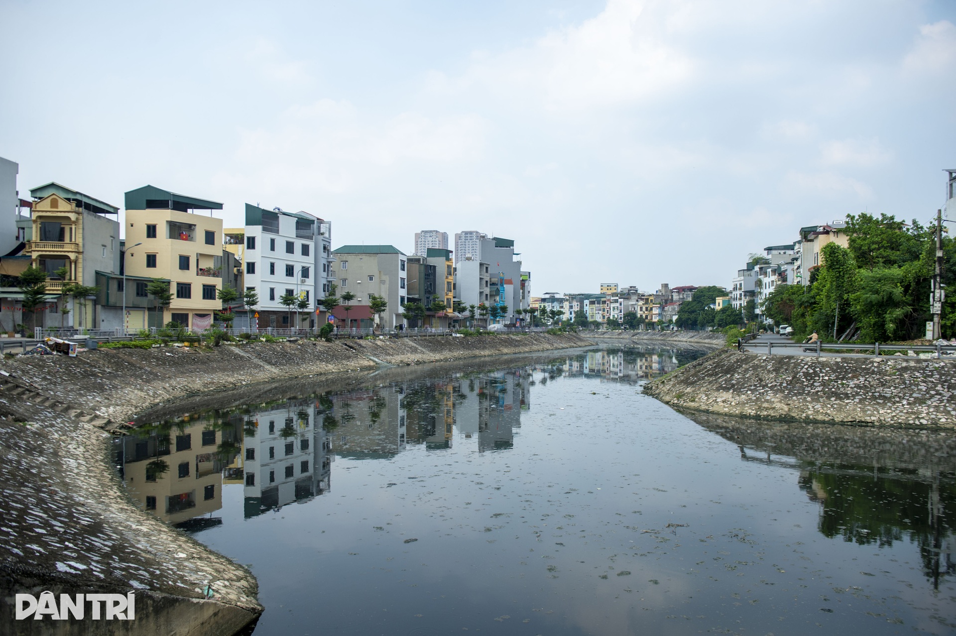 Những gam màu xanh - đen trên dòng sông Tô Lịch - 8 Những gam màu xanh - đen trên dòng sông Tô Lịch - 8