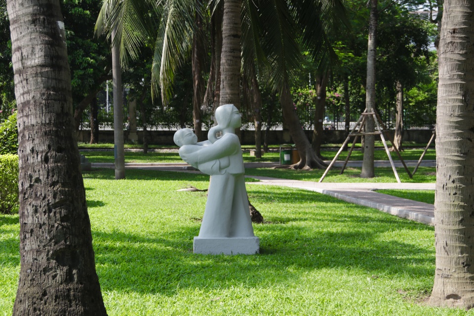 Hình ảnh tượng trong Công viên Thống Nhất lại được thay áo mới - 11 Hình ảnh tượng trong Công viên Thống Nhất lại được thay áo mới - 11