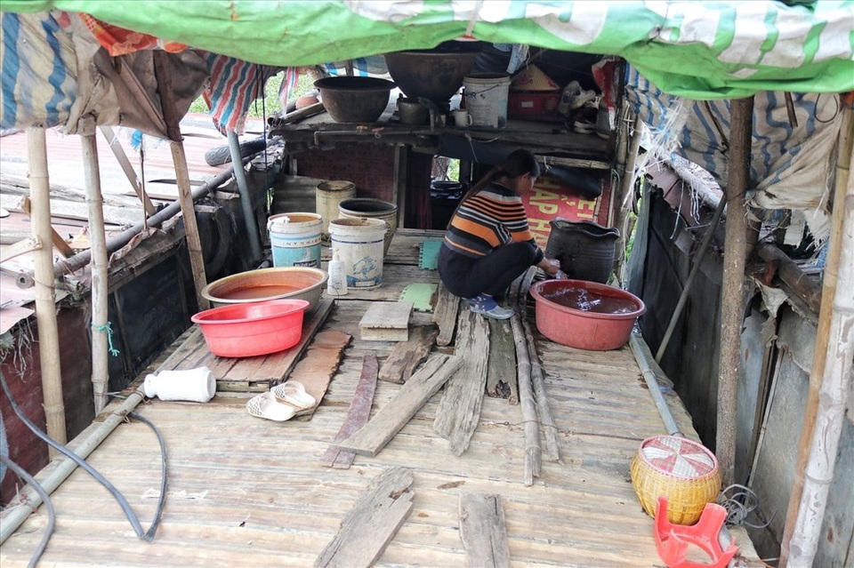 Những phận người “mắc cạn” trên sông Hồng - 2 Những phận người “mắc cạn” trên sông Hồng - 2