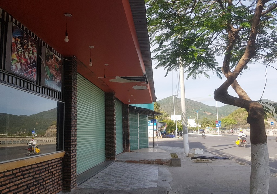 Nha Trang: Hàng loạt nhà hàng hải sản đóng cửa vì vắng khách - 10 Nha Trang: Hàng loạt nhà hàng hải sản đóng cửa vì vắng khách - 10