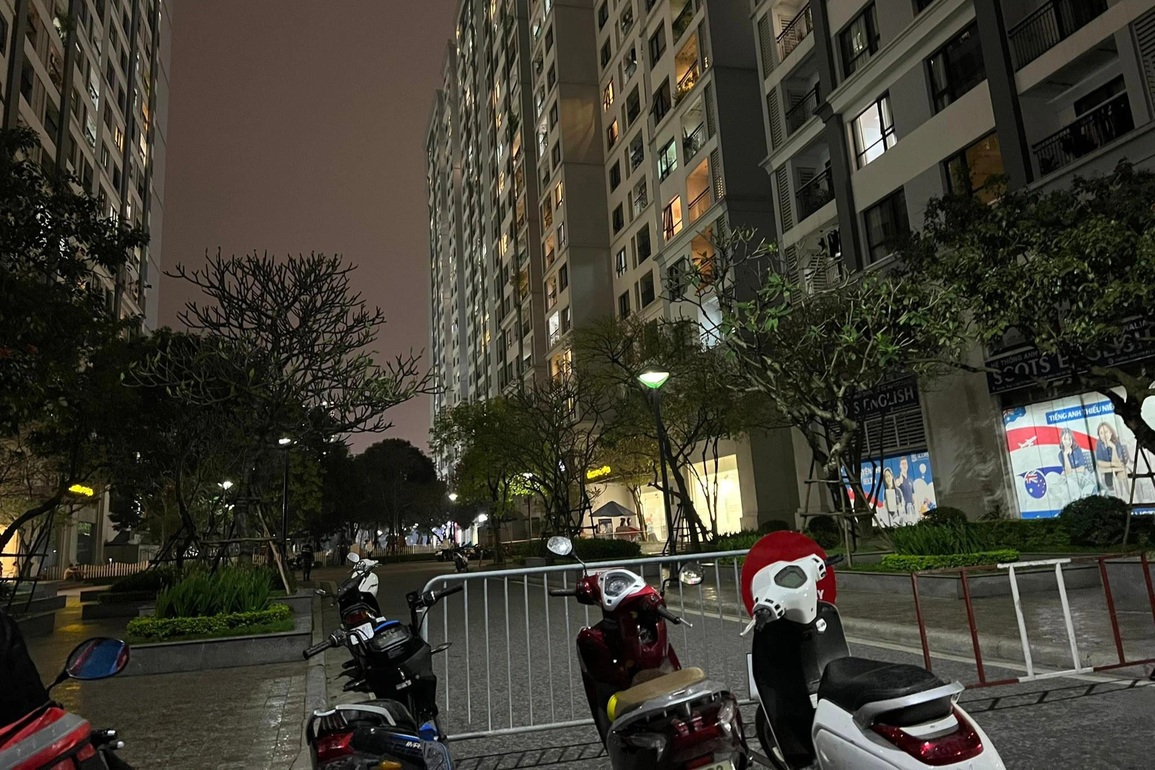 Hà Nội: Thiếu nữ 15 tuổi rơi từ tầng 26 chung cư xuống đất - 3 Hà Nội: Thiếu nữ 15 tuổi rơi từ tầng 26 chung cư xuống đất - 3
