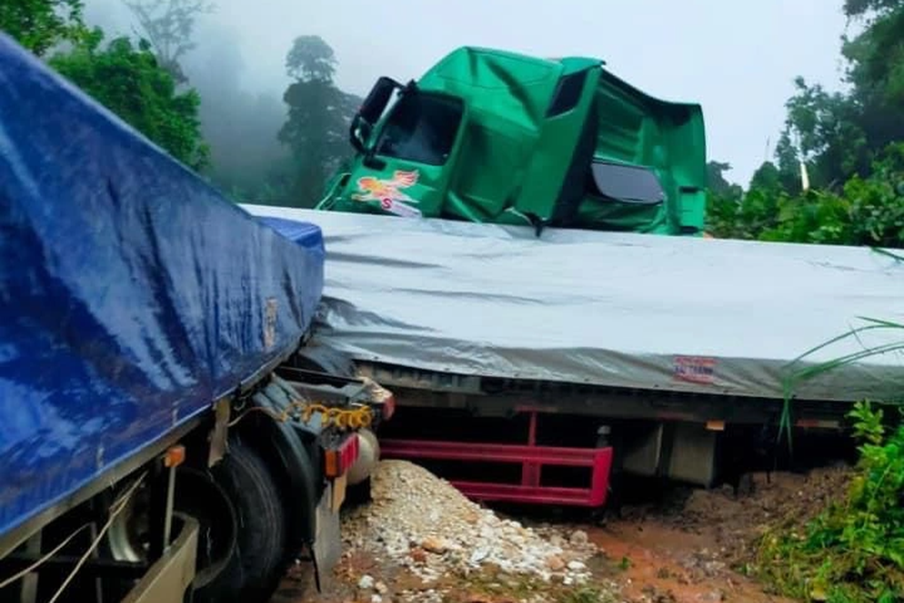 Vụ sạt lở ở Lào: Một tài xế người Việt tử vong, 6 người băng rừng về nước - 2 Vụ sạt lở ở Lào: Một tài xế người Việt tử vong, 6 người băng rừng về nước - 2