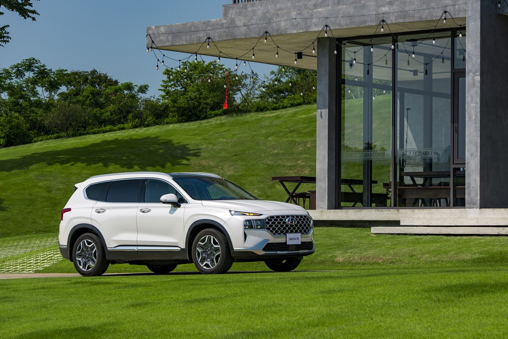 Hyundai Santa Fe Hybrid giá 1,450 tỷ đồng, ăn hơn 5 lít xăng cho 100km - 5 Hyundai Santa Fe Hybrid giá 1,450 tỷ đồng, ăn hơn 5 lít xăng cho 100km - 5
