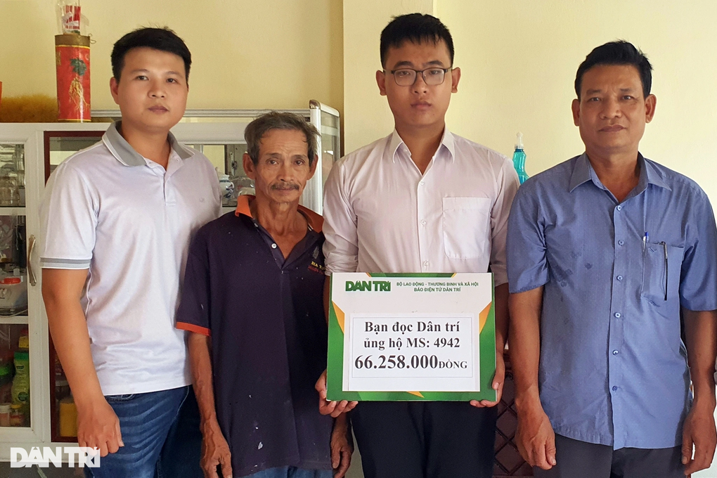 Bạn đọc Dân trí giúp tân sinh viên có hoàn cảnh khó khăn hơn 75 triệu đồng - 1 Bạn đọc Dân trí giúp tân sinh viên có hoàn cảnh khó khăn hơn 75 triệu đồng - 1