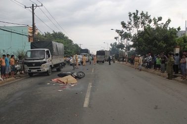 Đâm trực diện xe tải, thanh niên đi xe máy tử vong