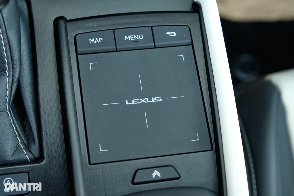 Trải nghiệm Lexus ES 250 F Sport: Lái hay hơn nhưng vẫn thiếu chút để đã - 20 Trải nghiệm Lexus ES 250 F Sport: Lái hay hơn nhưng vẫn thiếu chút để đã - 20