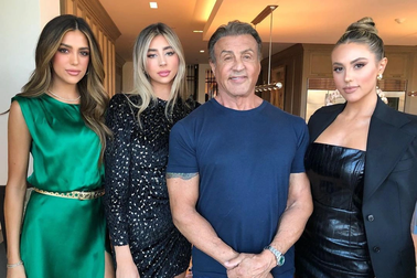 Thành đạt, vợ đẹp, con xinh, nhưng Sylvester Stallone dễ đang tự hại mình