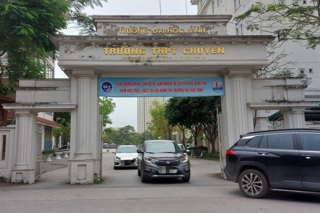 Lãnh đạo Trường ĐH Vinh lên tiếng vụ nữ sinh lớp 10 tự tử - 1 Lãnh đạo Trường ĐH Vinh lên tiếng vụ nữ sinh lớp 10 tự tử - 1