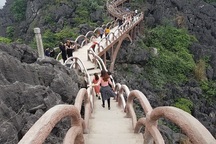 Một tháng tồn tại “gây bão” của công trình trái phép xâm hại di sản Tràng An