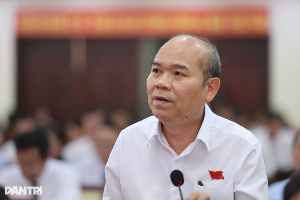 Tranh luận việc ủy quyền công chức xã ở TPHCM chứng thực giấy tờ đất đai - 1 Tranh luận việc ủy quyền công chức xã ở TPHCM chứng thực giấy tờ đất đai - 1
