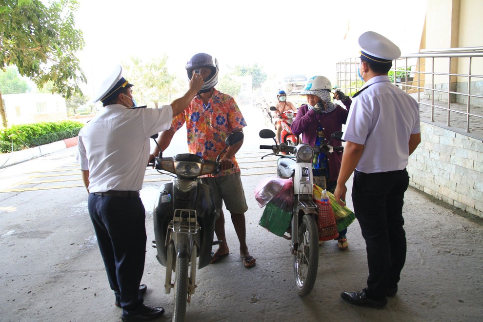 Tây Ninh: Vượt biên qua Campuchia đánh cá, cặp vợ chồng bị nhiễm SARS-CoV-2 - 1 Tây Ninh: Vượt biên qua Campuchia đánh cá, cặp vợ chồng bị nhiễm SARS-CoV-2 - 1