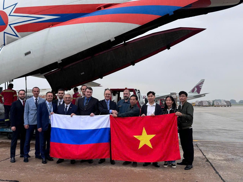 Máy bay Nga chuyển 30 tấn hàng hóa hỗ trợ Việt Nam sau thiên tai - 1