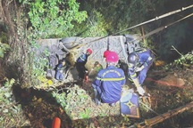 Hỗ trợ nạn nhân vụ xe khách chở 36 người rơi xuống vực ở đèo Bảo Lộc