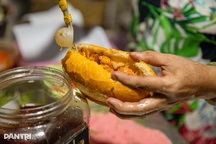 Tiệm bánh mì vỉa hè bị đề xuất phạt 80,5 triệu đồng do bán hàng nhiễm khuẩn