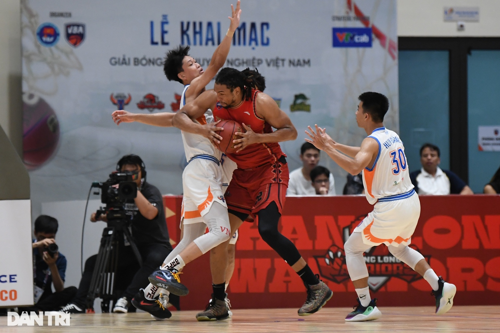 Ngoại binh rực cháy, Hanoi Buffaloes đánh bại Thang Long Warriors - 15 Ngoại binh rực cháy, Hanoi Buffaloes đánh bại Thang Long Warriors - 15