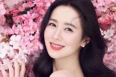 Ảnh mặc váy cưới của "chị đẹp" Son Ye Jin gây sốt