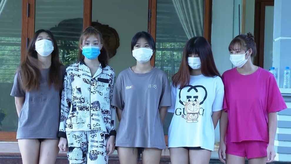 5 thiếu nữ bay lắc cùng nhóm bạn trai trong nhà nghỉ - 1 5 thiếu nữ bay lắc cùng nhóm bạn trai trong nhà nghỉ - 1