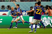 Đánh bại Tây Ban Nha, Nhật Bản giành ngôi đầu bảng