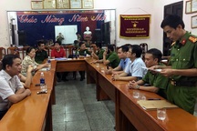 Bắt quả tang công ty giấy xả thải không qua xử lý ra thẳng sông Cầu