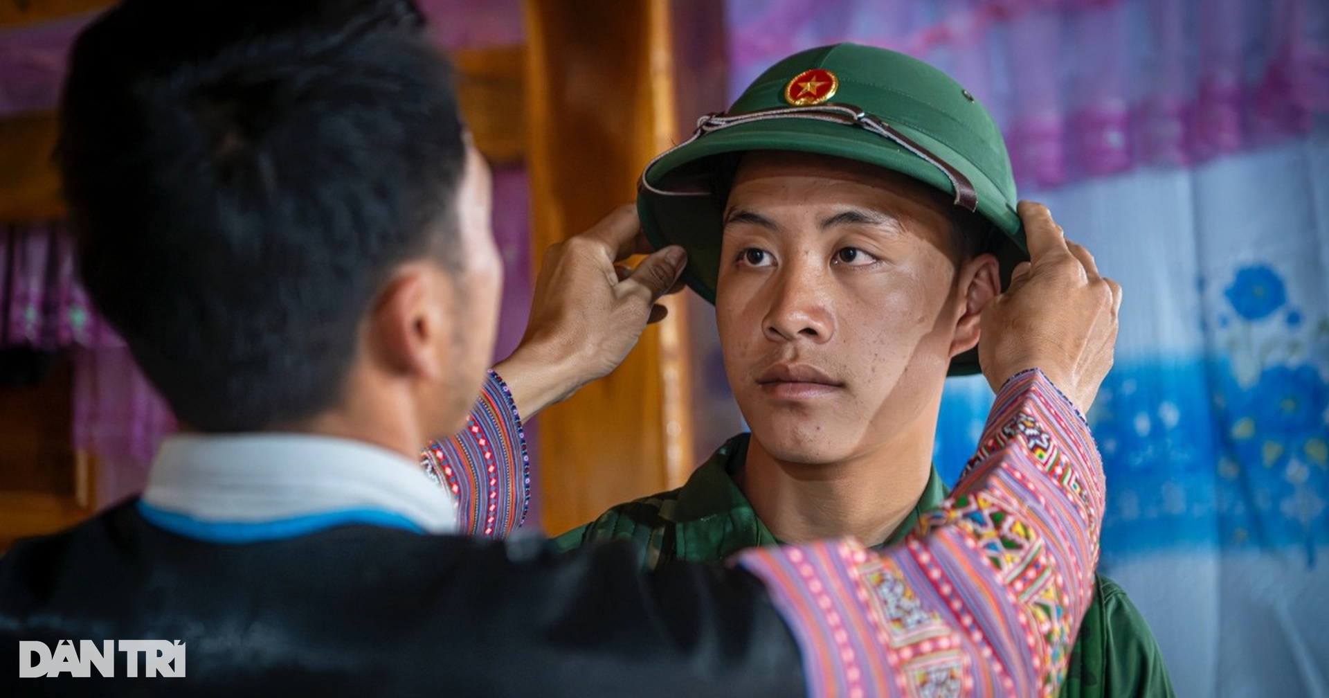Niềm hy vọng của bố và khát khao đi bộ đội của thanh niên dân tộc Mông - 4 Niềm hy vọng của bố và khát khao đi bộ đội của thanh niên dân tộc Mông - 4