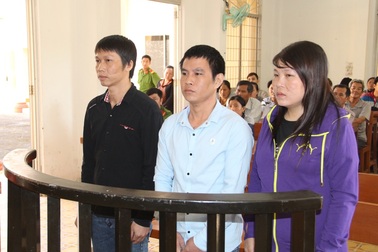 Đang nhậu bị kiếm chuyện, hai vợ chồng giết người