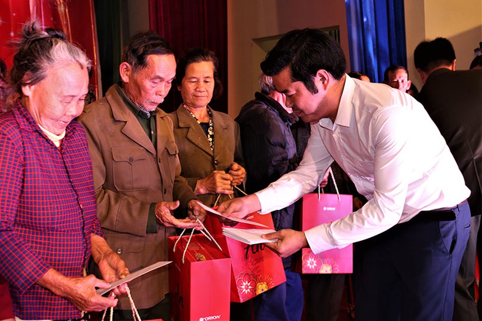 Ấm tình Xuân đêm giao lưu ủng hộ dân nghèo Hà Tĩnh đón Tết - 19 Ấm tình Xuân đêm giao lưu ủng hộ dân nghèo Hà Tĩnh đón Tết - 19