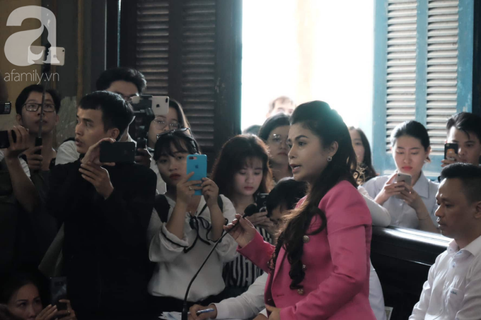 Clip bà Thảo đòi chính ông Vũ phải trả lời: Từ ngày cưới tới giờ, anh có đưa em giữ được một đồng nào không? - Ảnh 2. Clip bà Thảo đòi chính ông Vũ phải trả lời: Từ ngày cưới tới giờ, anh có đưa em giữ được một đồng nào không? - Ảnh 2.