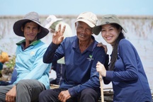 MC Hồng Nhung VTV trồng rừng vững đất