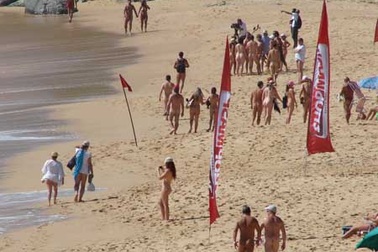 Những bãi biển thoải mái... thoát y