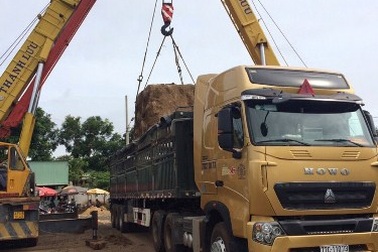 Phạt 83 triệu đồng xe chở đá “khủng” vượt tải trọng 100%