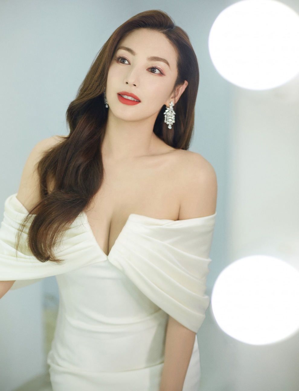 Mỹ nhân ngư Trương Vũ Kỳ công khai yêu mỹ nam kém 8 tuổi sau 2 lần ly hôn - 5 Mỹ nhân ngư Trương Vũ Kỳ công khai yêu mỹ nam kém 8 tuổi sau 2 lần ly hôn - 5