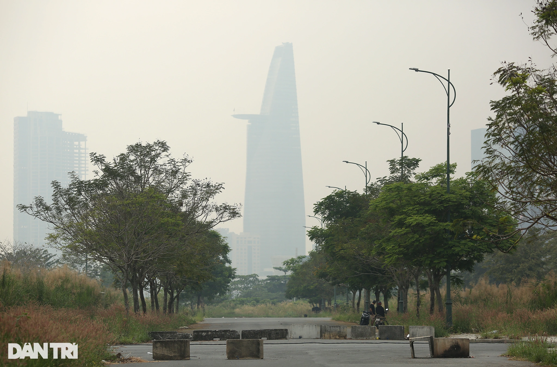 Tòa nhà cao nhất Việt Nam mờ ảo trong bụi mù vì ô nhiễm không khí - 8 Tòa nhà cao nhất Việt Nam mờ ảo trong bụi mù vì ô nhiễm không khí - 8
