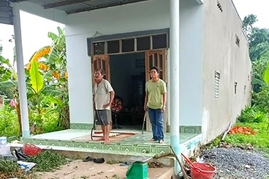 Bắt giam hai cha con chém đứt gần lìa tay thượng úy công an