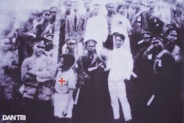 Lý Tự Trọng - Người truyền lửa