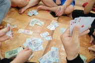 Khởi tố 7 người đánh bạc trong xưởng sản xuất ván gỗ