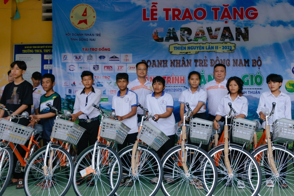Hội Doanh nhân trẻ nhiều tỉnh kết hợp xây nhà và cầu cho người dân Cà Mau - 1 Hội Doanh nhân trẻ nhiều tỉnh kết hợp xây nhà và cầu cho người dân Cà Mau - 1