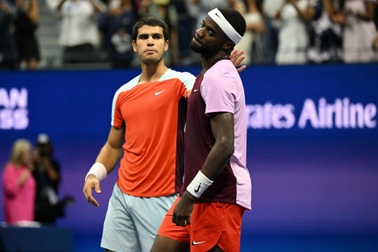 Carlos Alcaraz nhận thất bại trong ngày tái xuất