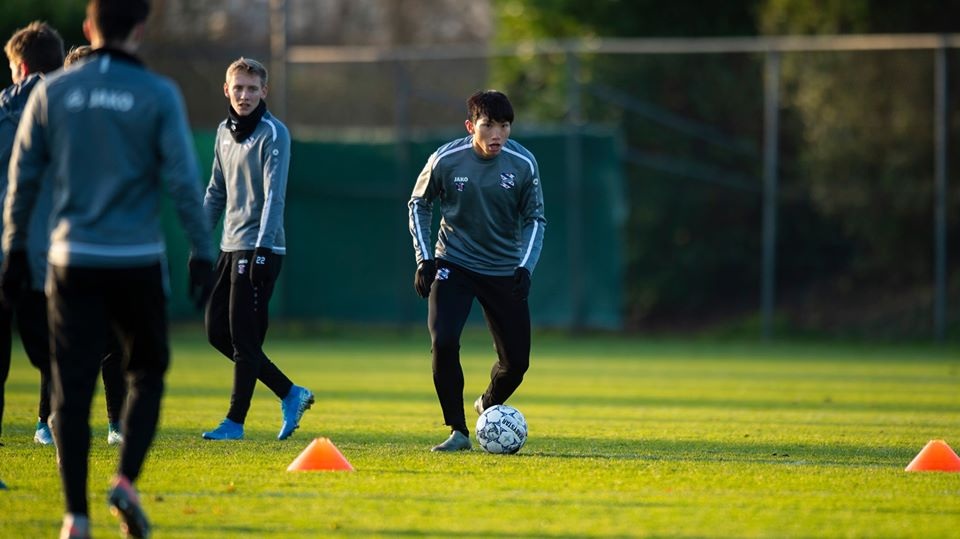 Văn Hậu tập buổi đầu tiên tại Heerenveen sau SEA Games 30 - 1 Văn Hậu tập buổi đầu tiên tại Heerenveen sau SEA Games 30 - 1