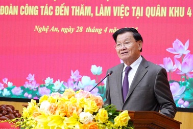 Tổng Bí thư, Chủ tịch nước Lào thăm và làm việc với Quân khu 4