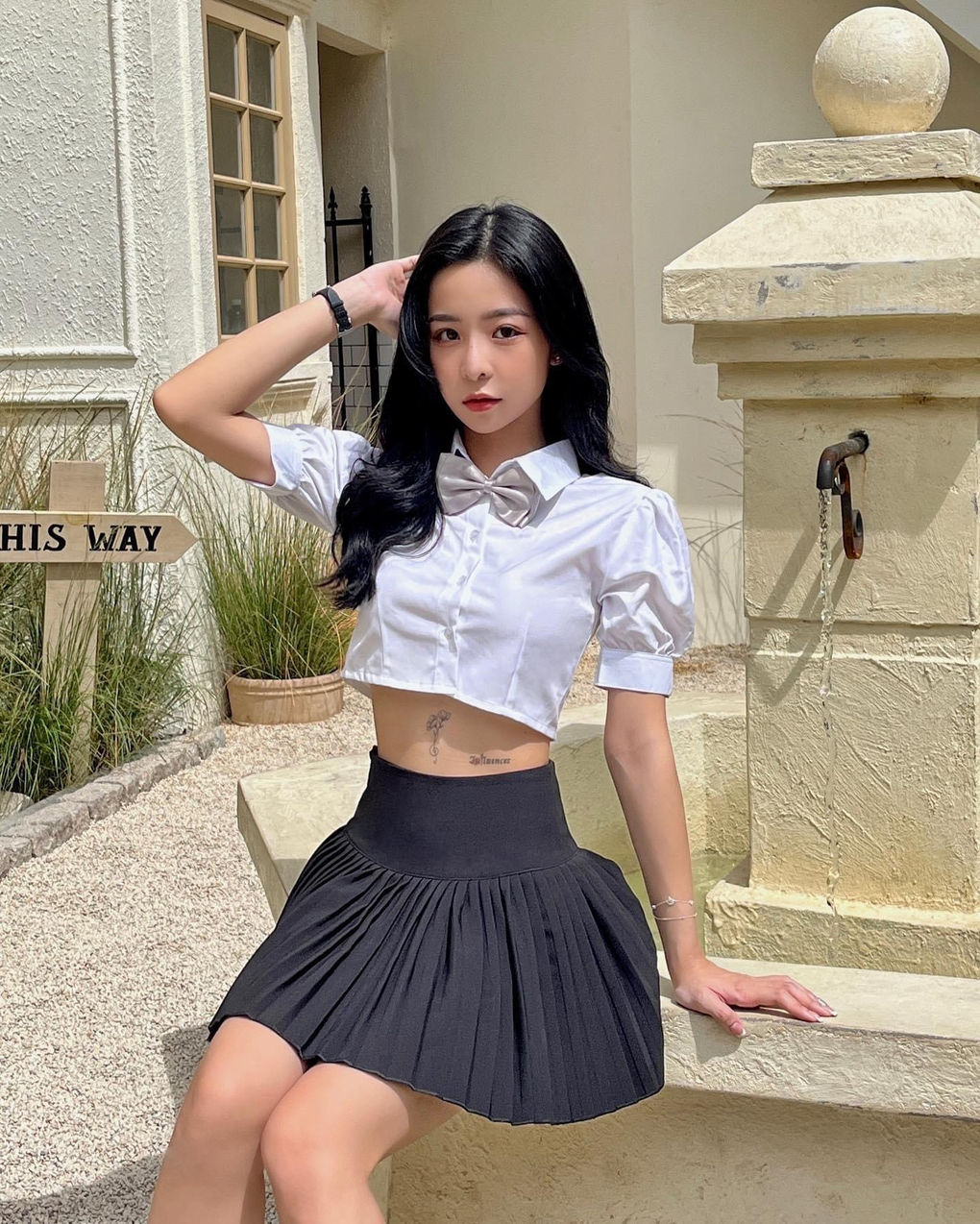 Bạn gái rapper B Ray có cuộc sống sang chảnh, thích khoe dáng nóng bỏng - 6 Bạn gái rapper B Ray có cuộc sống sang chảnh, thích khoe dáng nóng bỏng - 6