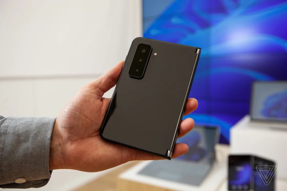 Cận cảnh Surface Duo 2 - Smartphone 2 màn hình giá 1.500 USD của Microsoft - 5 Cận cảnh Surface Duo 2 - Smartphone 2 màn hình giá 1.500 USD của Microsoft - 5