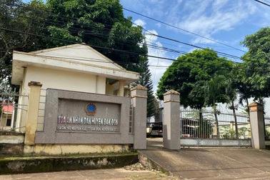 Vụ phó chánh án bị truy tố: "Tạm đưa trước 70 triệu, ngoài tết tính tiếp"