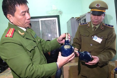 Hà Nội: Liên tục phát hiện rượu ngoại lậu trước Tết