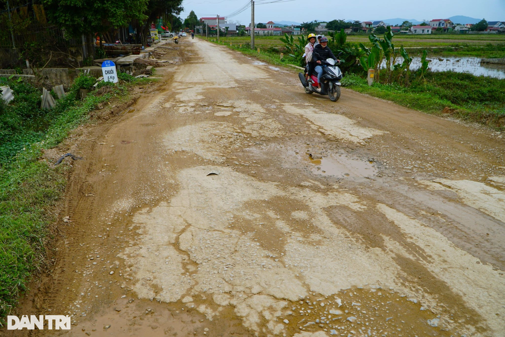 Đường bị băm nát, biến thành ao sau thi công cao tốc - 6 Đường bị băm nát, biến thành ao sau thi công cao tốc - 6