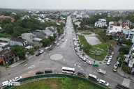 Người Huế hối hả đưa ô tô chạy lụt lần thứ 4, có chủ xe bị lập biên bản