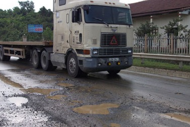 Lổn nhổn giao thông cửa ngõ thành phố